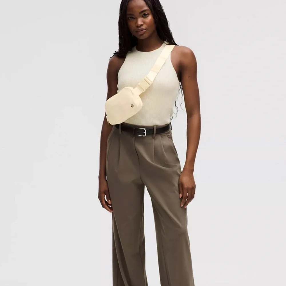 Lululemon Buttercream Belt Bag - Picture 5 of 7